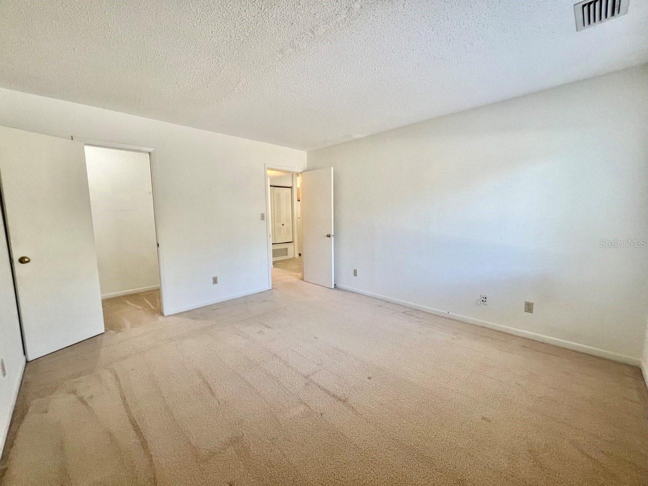 STONE CREEK POINTE A CONDOMINI - Residential Lease