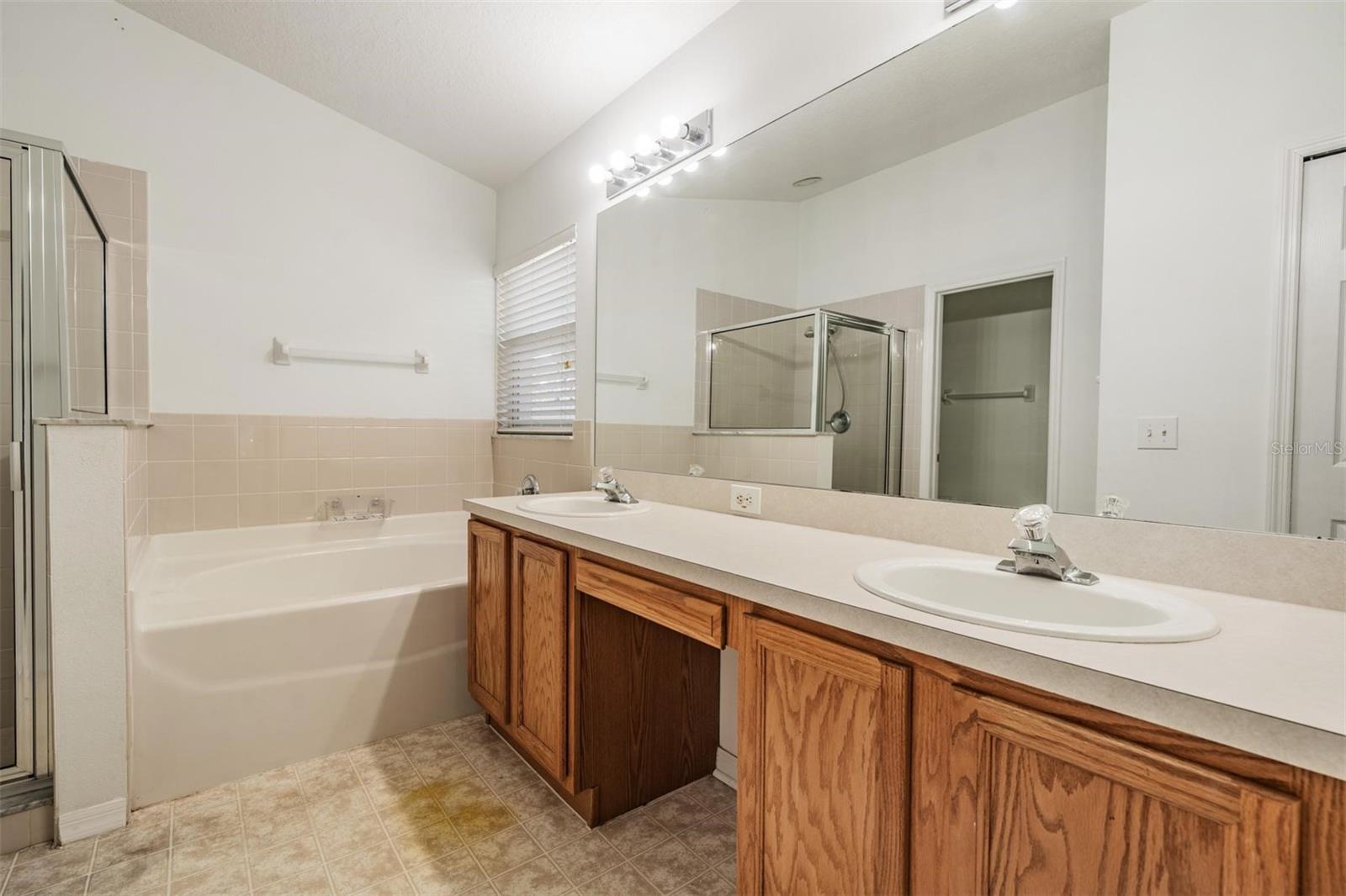 GRAND OAKS PH 02 UNIT 01 02 - Residential