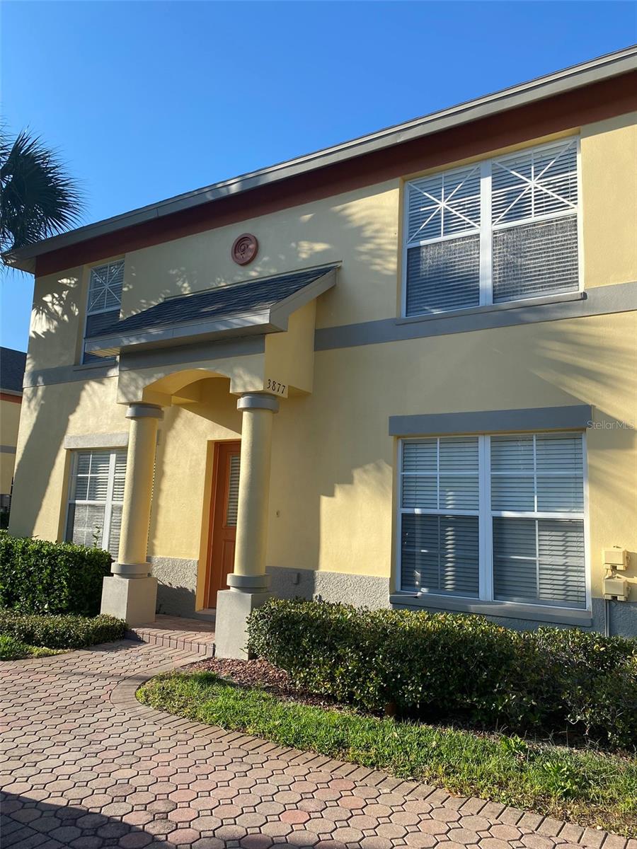 Move-In Special: Landlord will reimburse tenants up to $400 for HOA Application and Admin Fees!