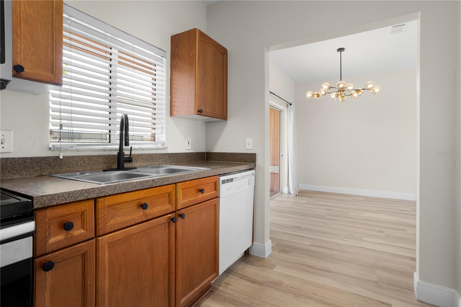 PARK PLACE AT MEADOW WOODS - Residential Lease