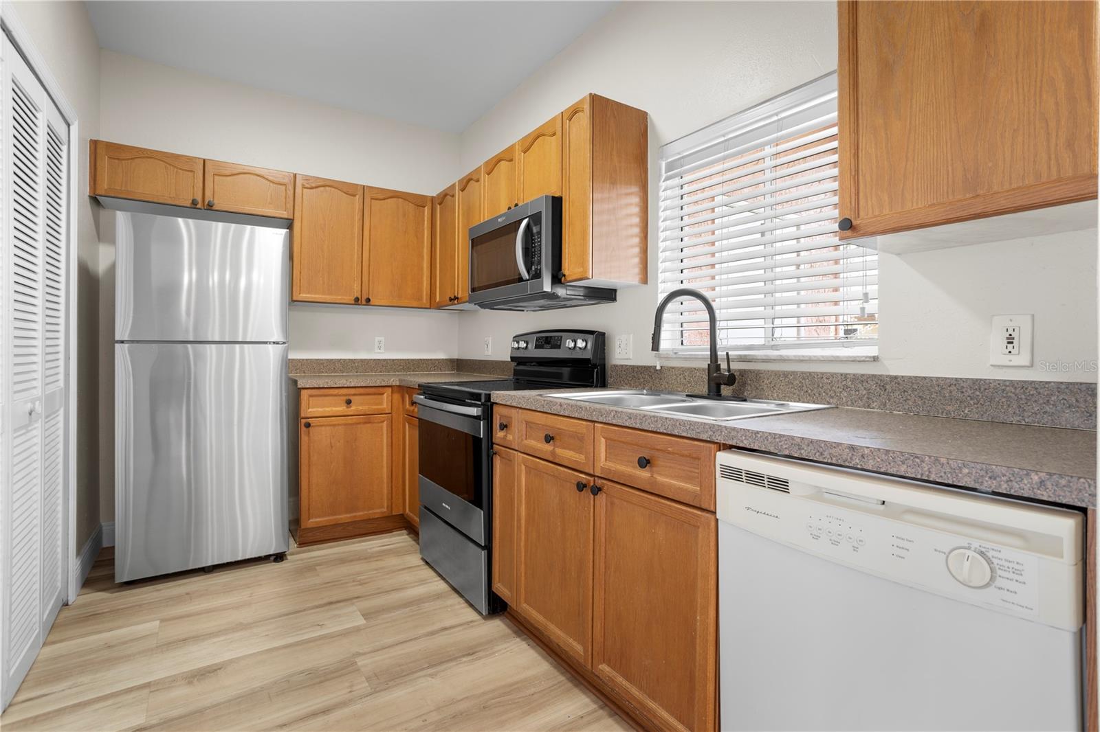 PARK PLACE AT MEADOW WOODS - Residential Lease