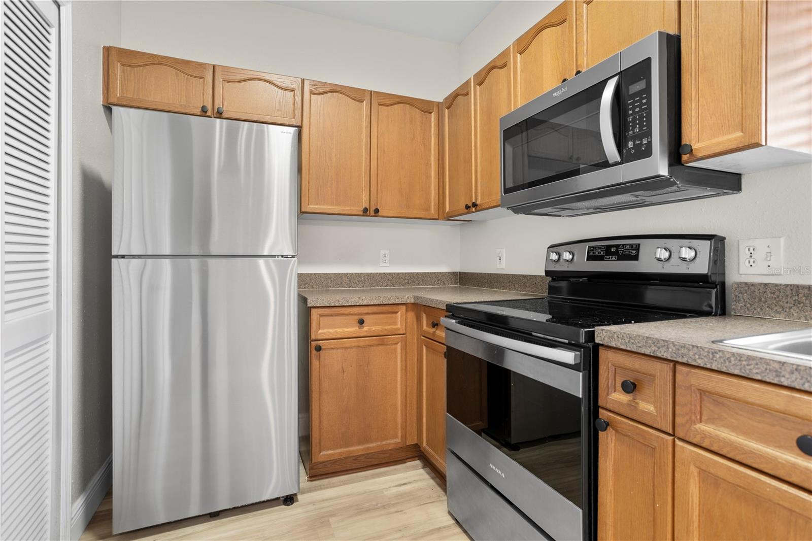 PARK PLACE AT MEADOW WOODS - Residential Lease