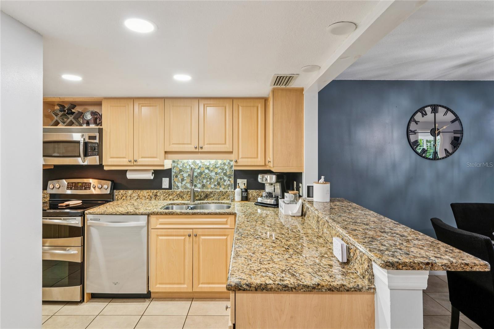 PLAZA GARDENS - Residential