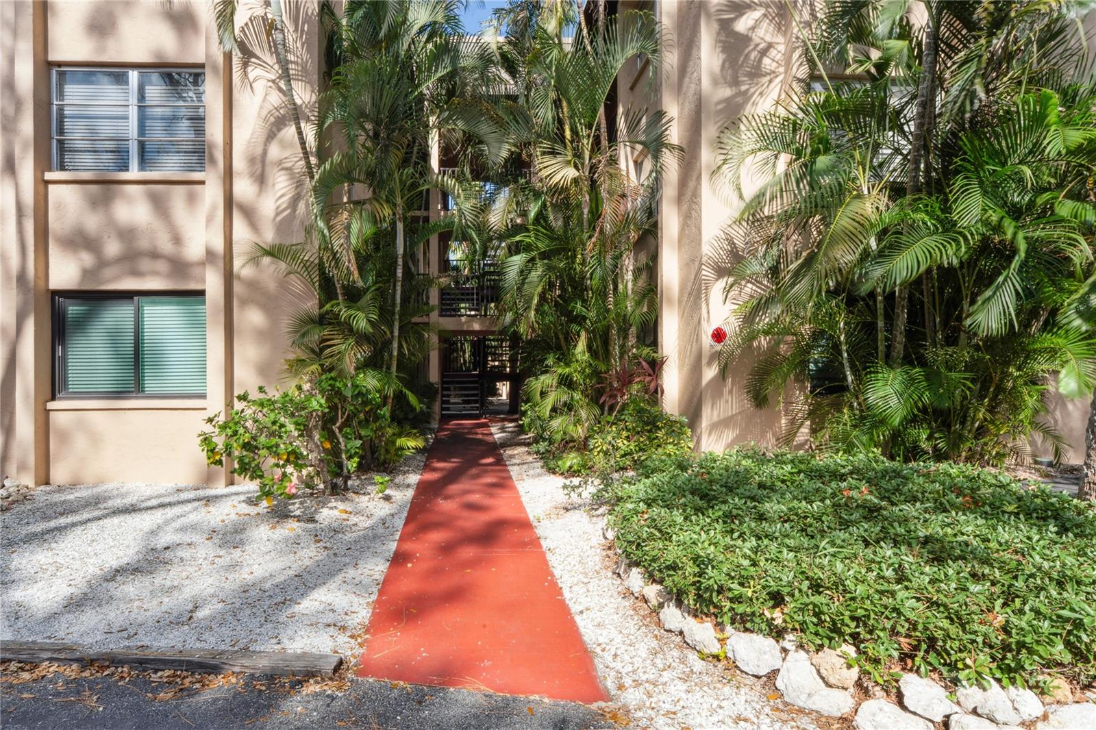 PLAZA GARDENS - Residential