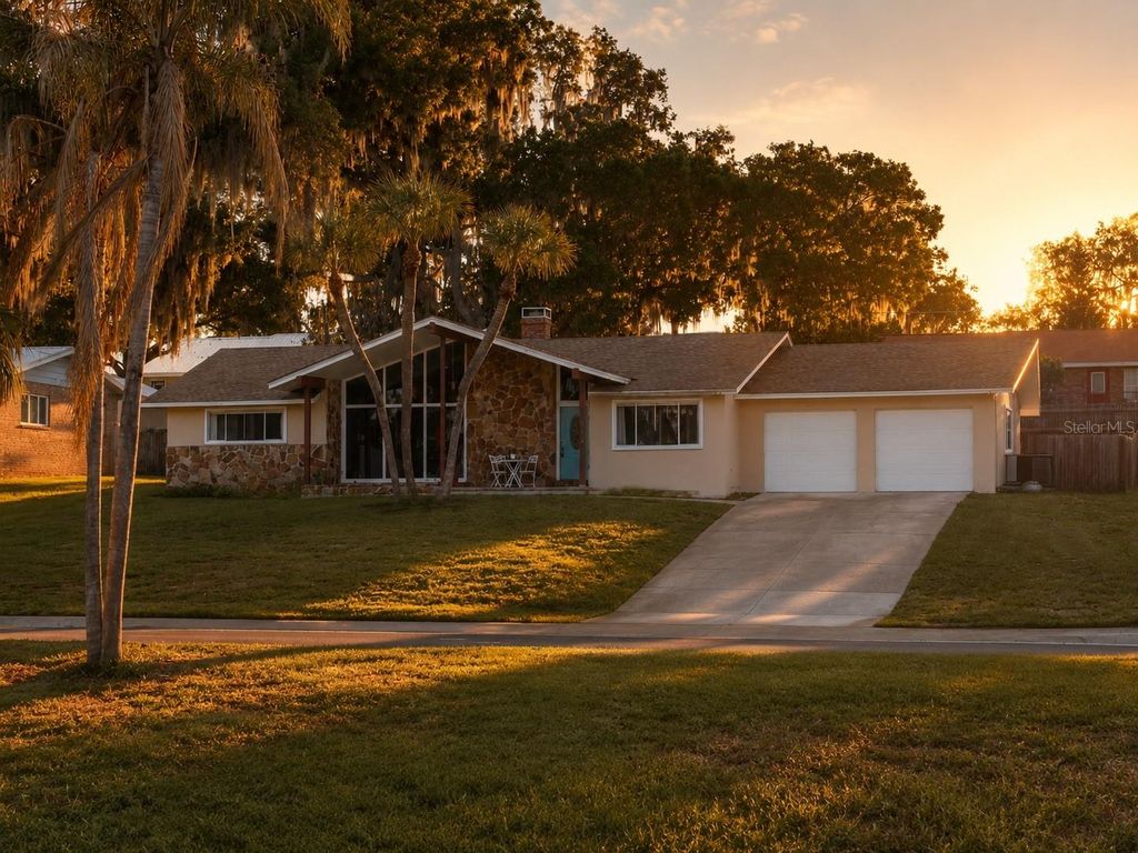 Photo of 1316 Lake Ariana Boulevard, Auburndale, FL 33823 (MLS # W7885605)