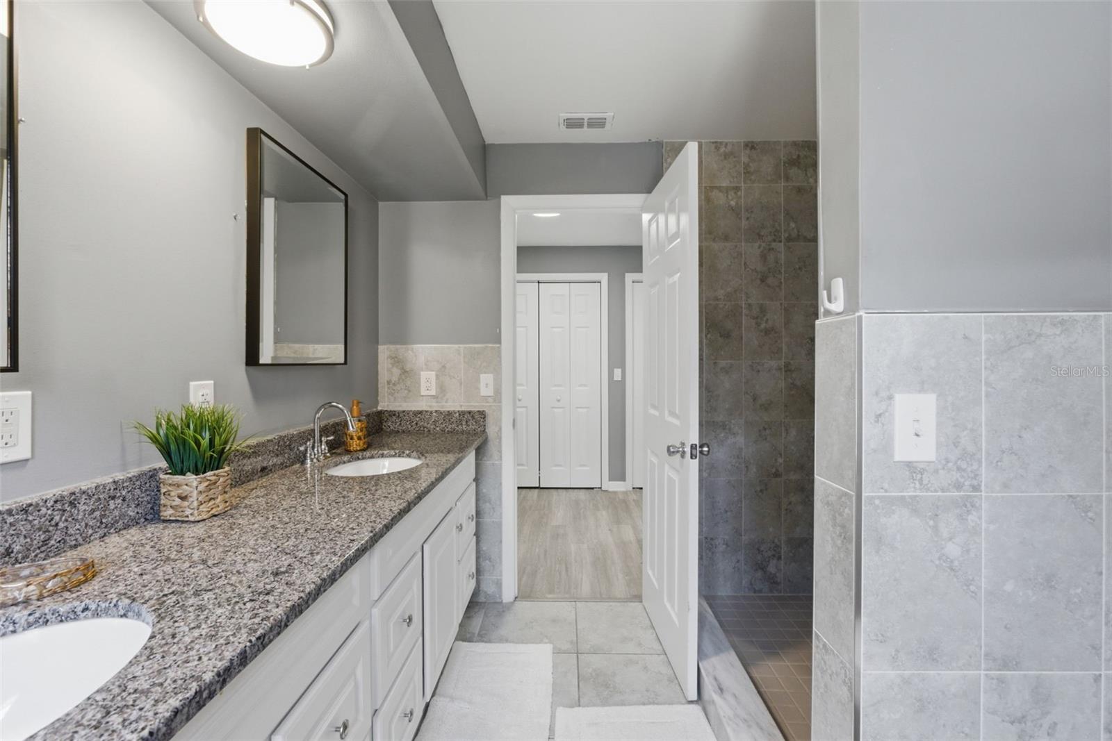 ARIANA HILLS - Residential