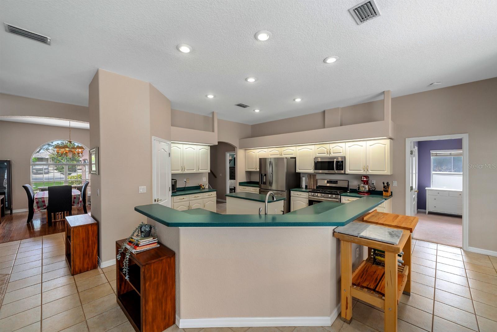 4022 VALRICO GROVE DRIVE