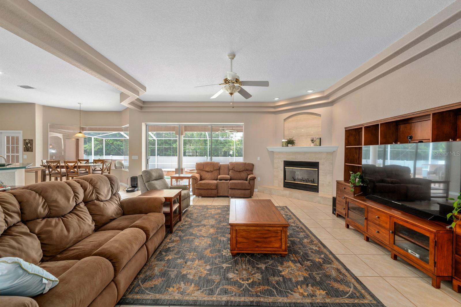 4022 VALRICO GROVE DRIVE