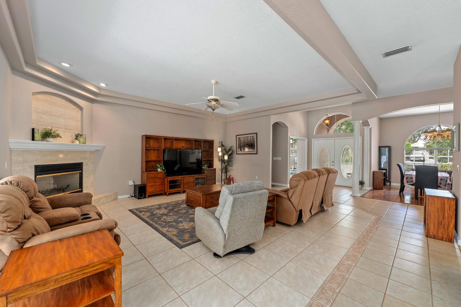 4022 VALRICO GROVE DRIVE