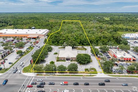 Photo of 180 N Suncoast Boulevard, Crystal River, FL 34429 (MLS # T3511760)