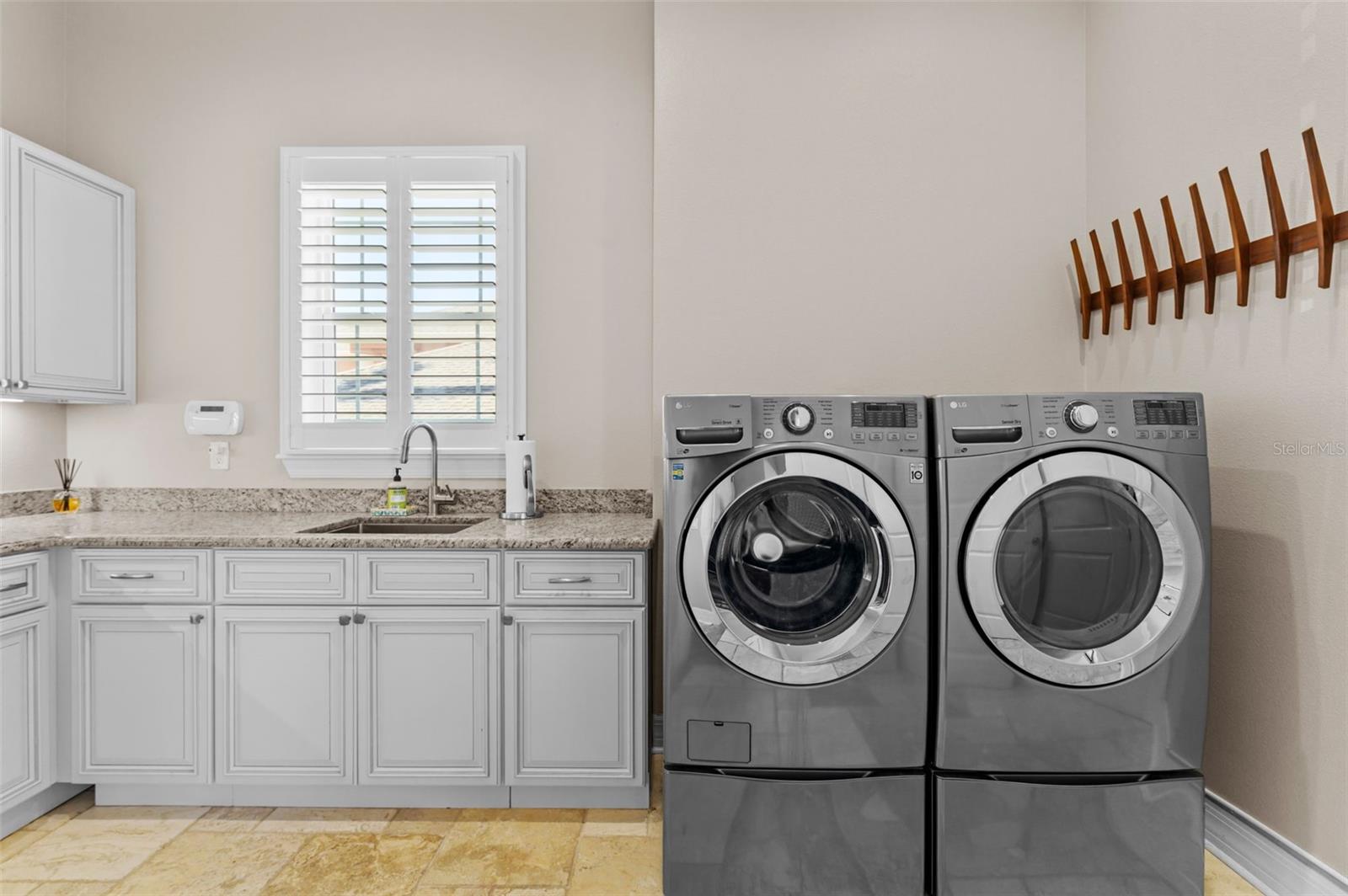 SOUTH CSWY ISLE YACHT CLUB ADD - Residential Lease