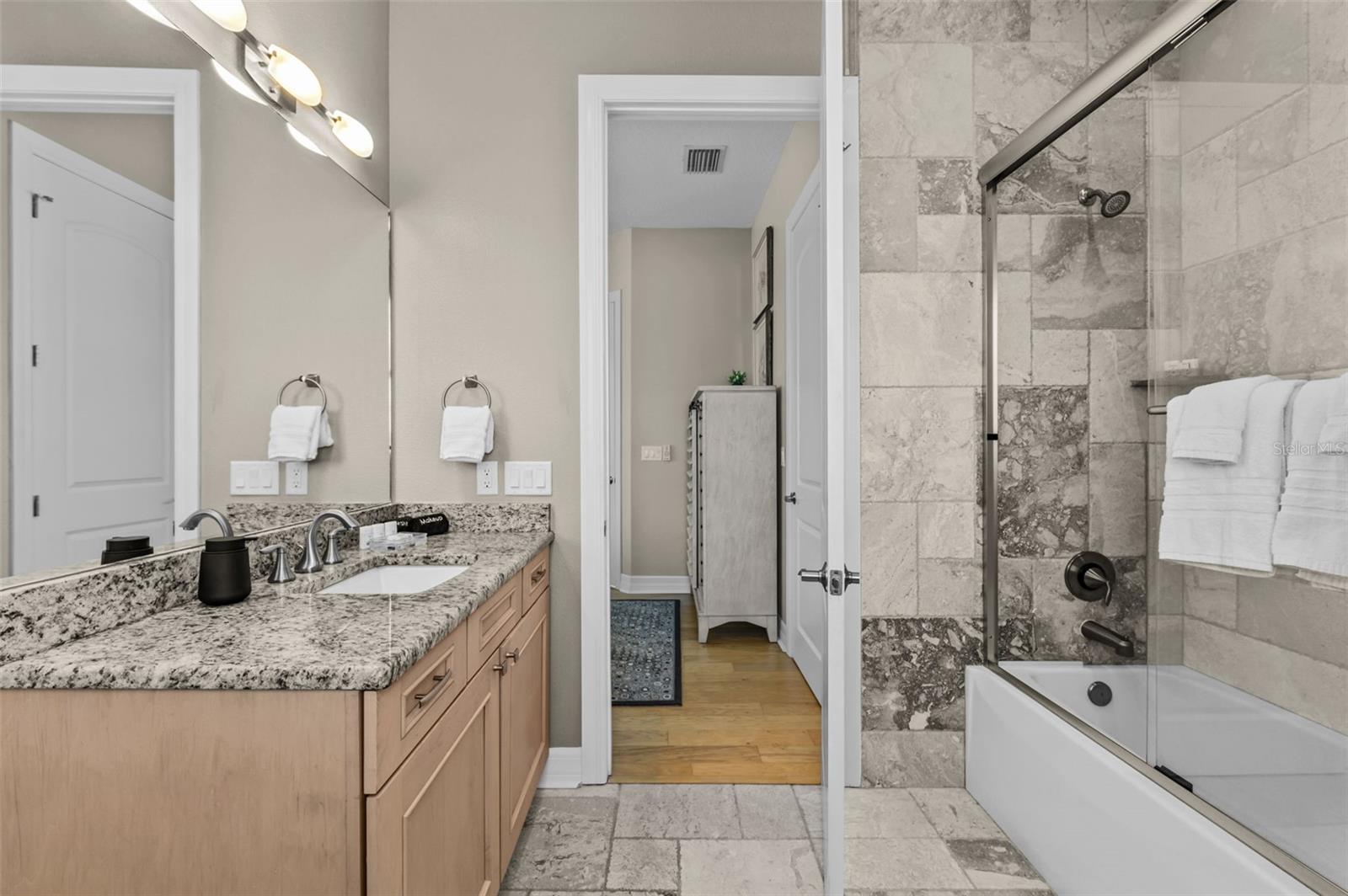 SOUTH CSWY ISLE YACHT CLUB ADD - Residential Lease