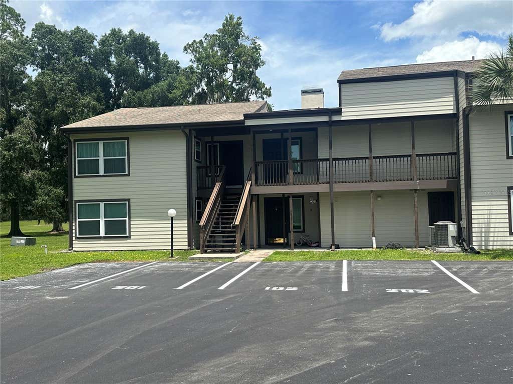 Photo of 17202 Sandalwood Drive #202, Wildwood, FL 34785 (MLS # G5116811)