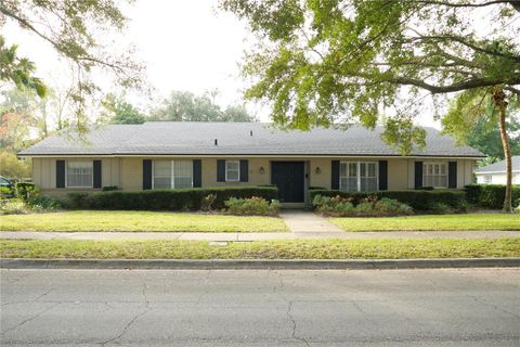 Photo of 2221 Santa Antilles Road, Orlando, FL 32806 (MLS # O6368674)
