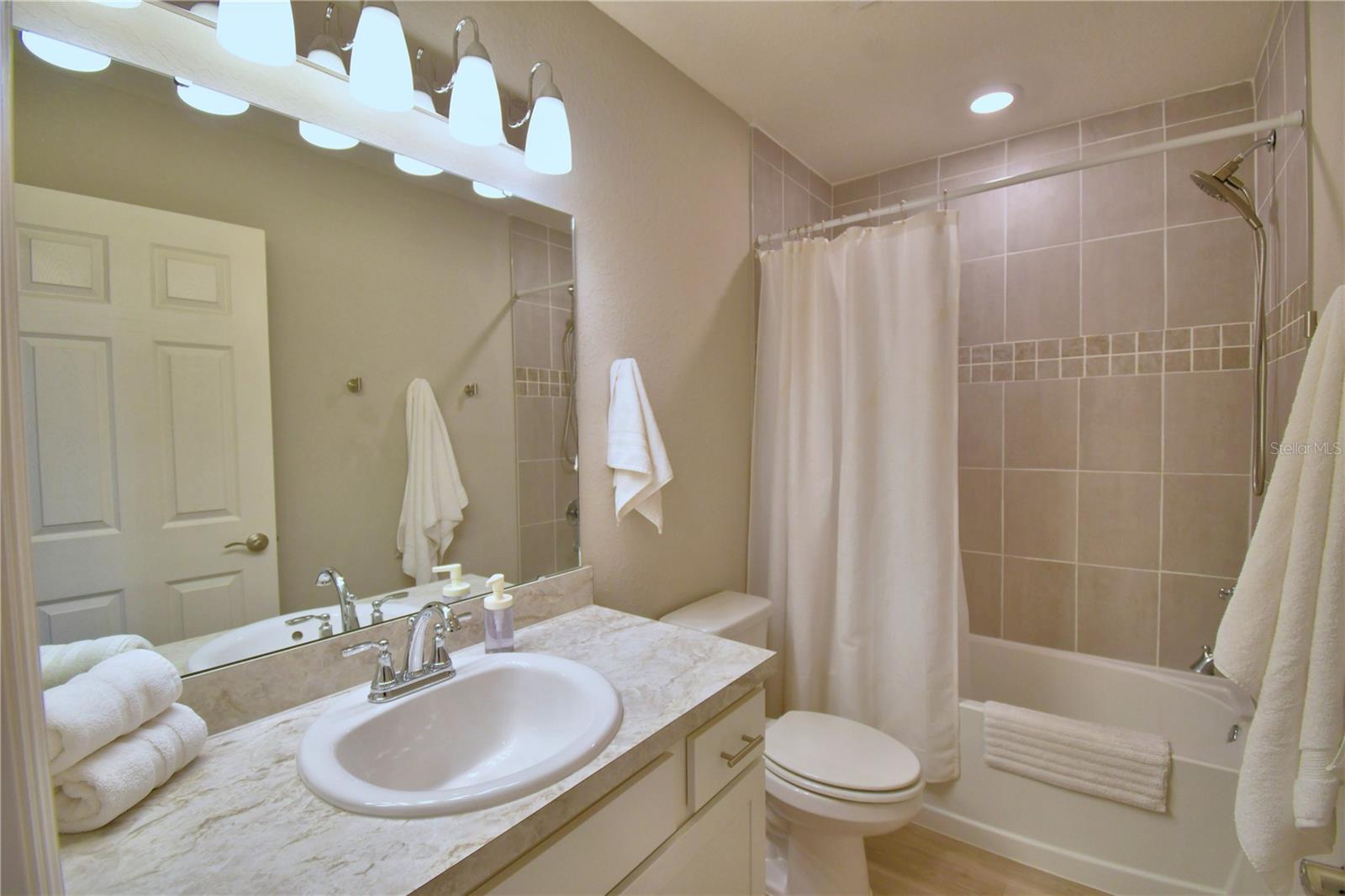 SCENIC BLUFF PH TWO - Residential