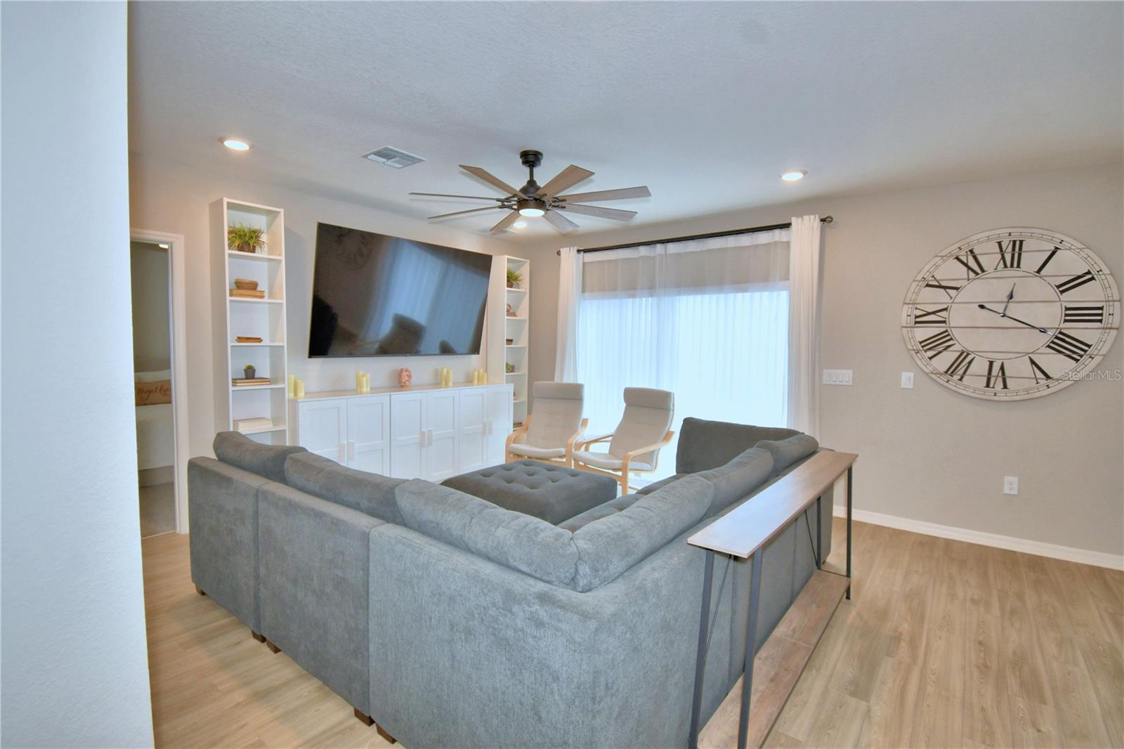 SCENIC BLUFF PH TWO - Residential