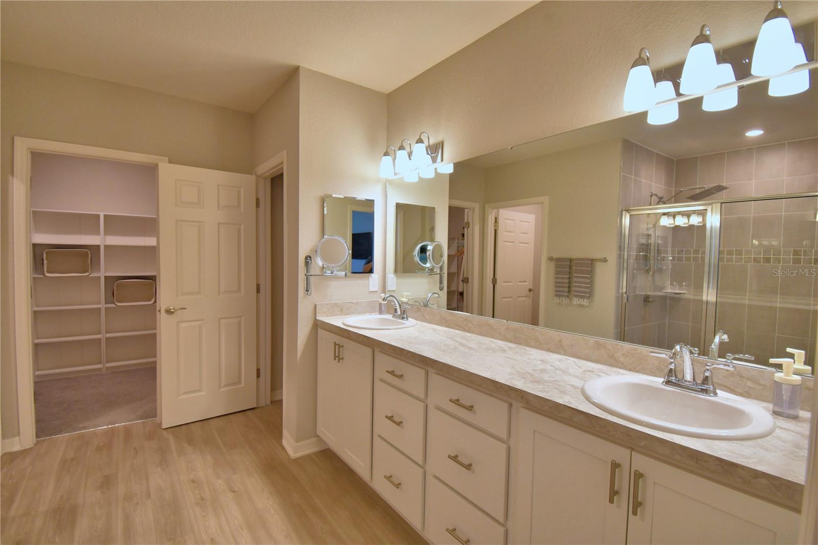 SCENIC BLUFF PH TWO - Residential