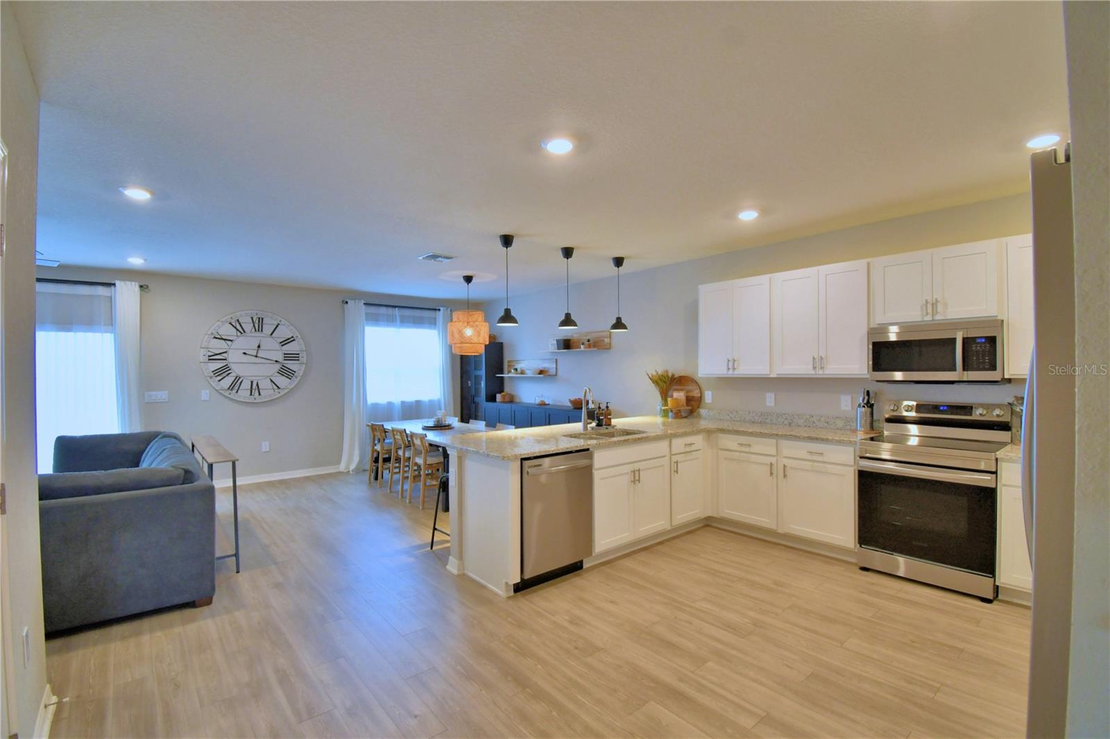 SCENIC BLUFF PH TWO - Residential