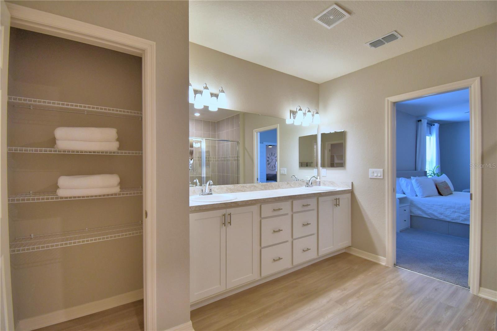 SCENIC BLUFF PH TWO - Residential