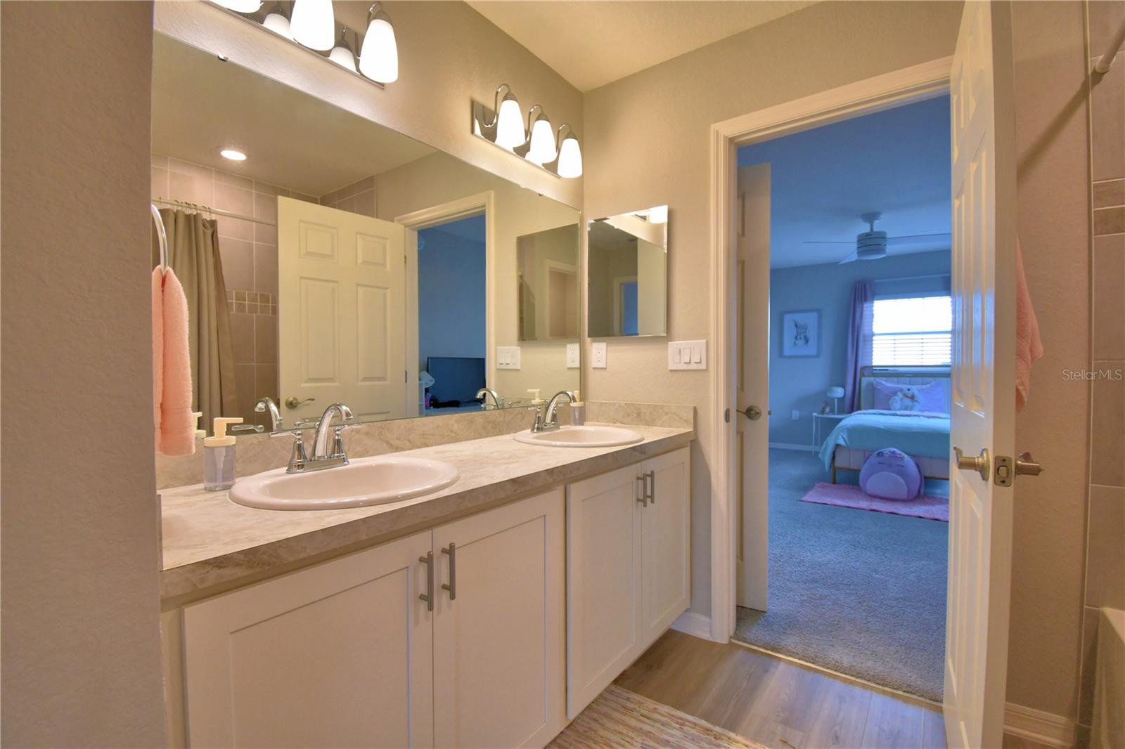 SCENIC BLUFF PH TWO - Residential