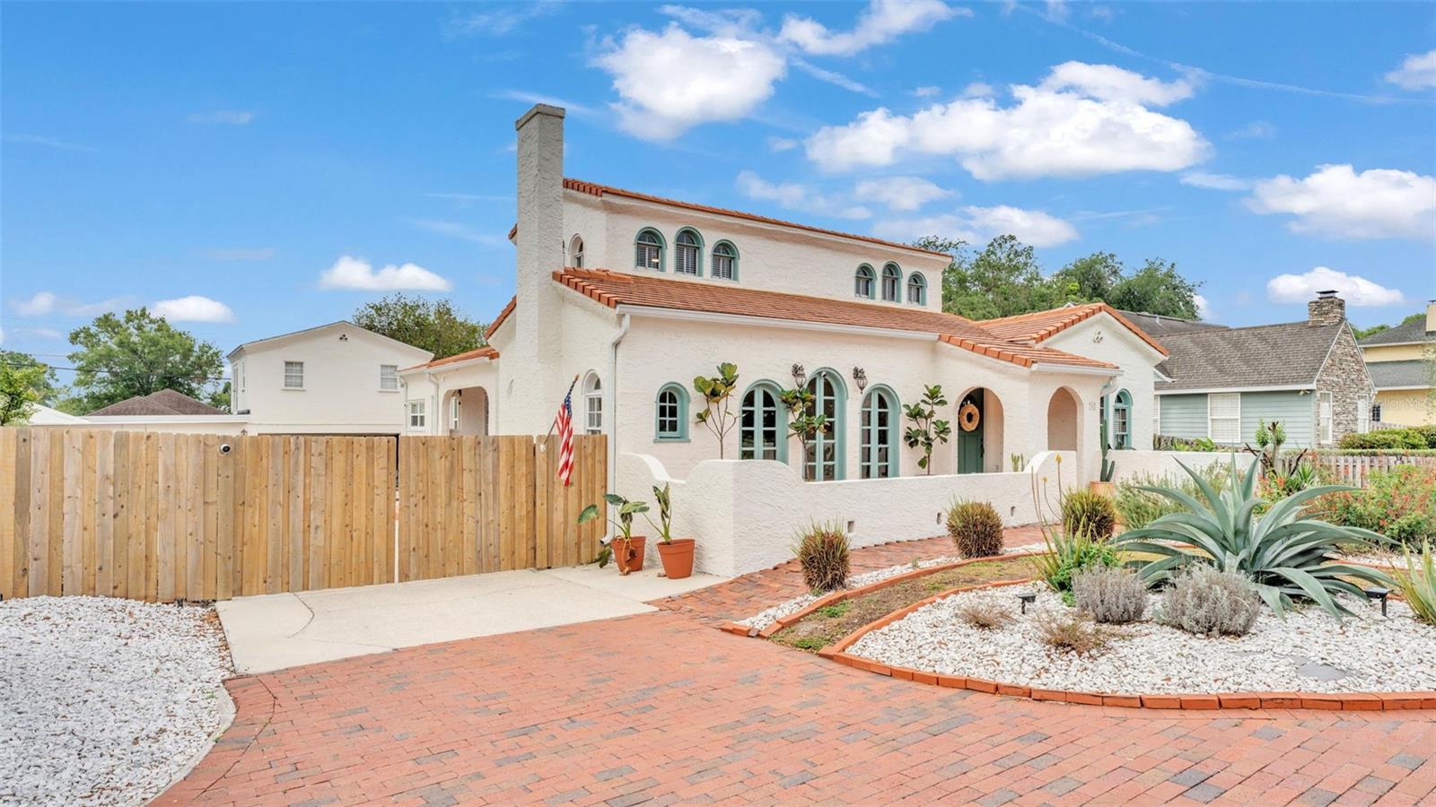 743 E EDGEWOOD DRIVE