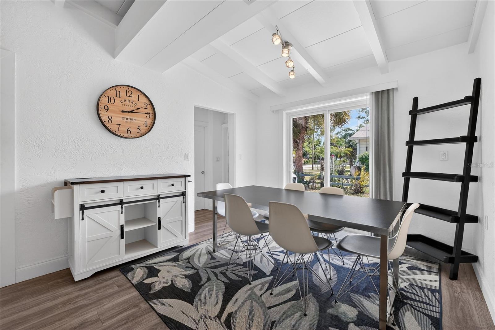 MENDALL HOMESTEAD - Residential