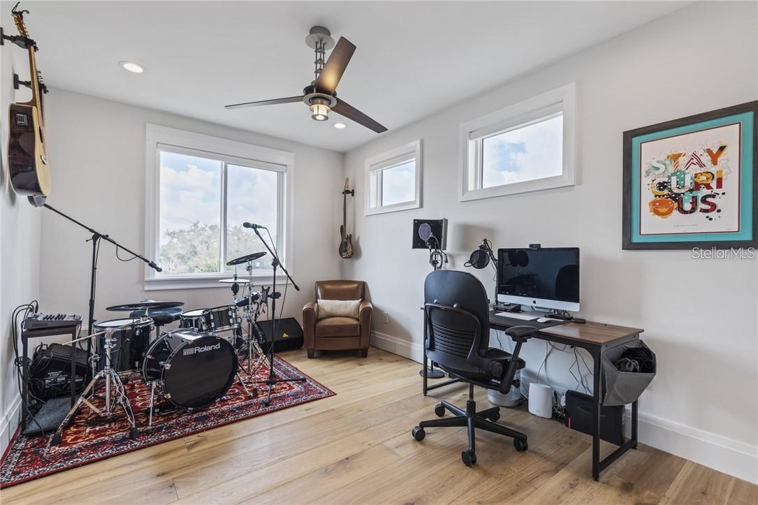 VENETIAN ISLES - Residential