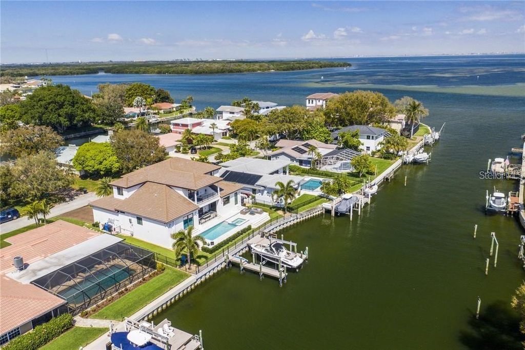 Photo of 2060 Illinois Avenue NE, St Petersburg, FL 33703 (MLS # R4910850)