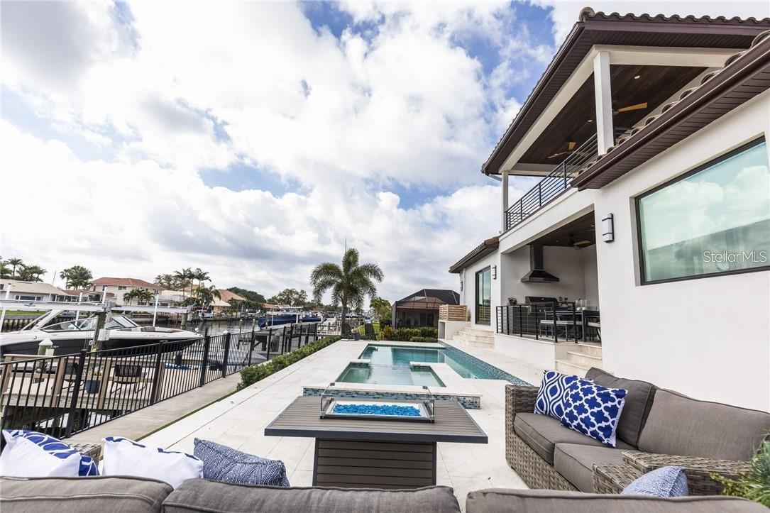 2060 ILLINOIS AVENUE NE