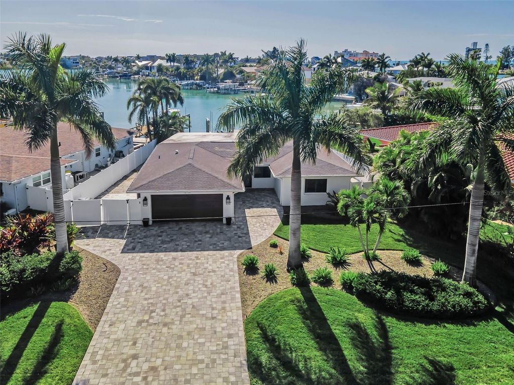 Photo of 10132 Yacht Club Drive, Treasure Island, FL 33706 (MLS # TB8468225)