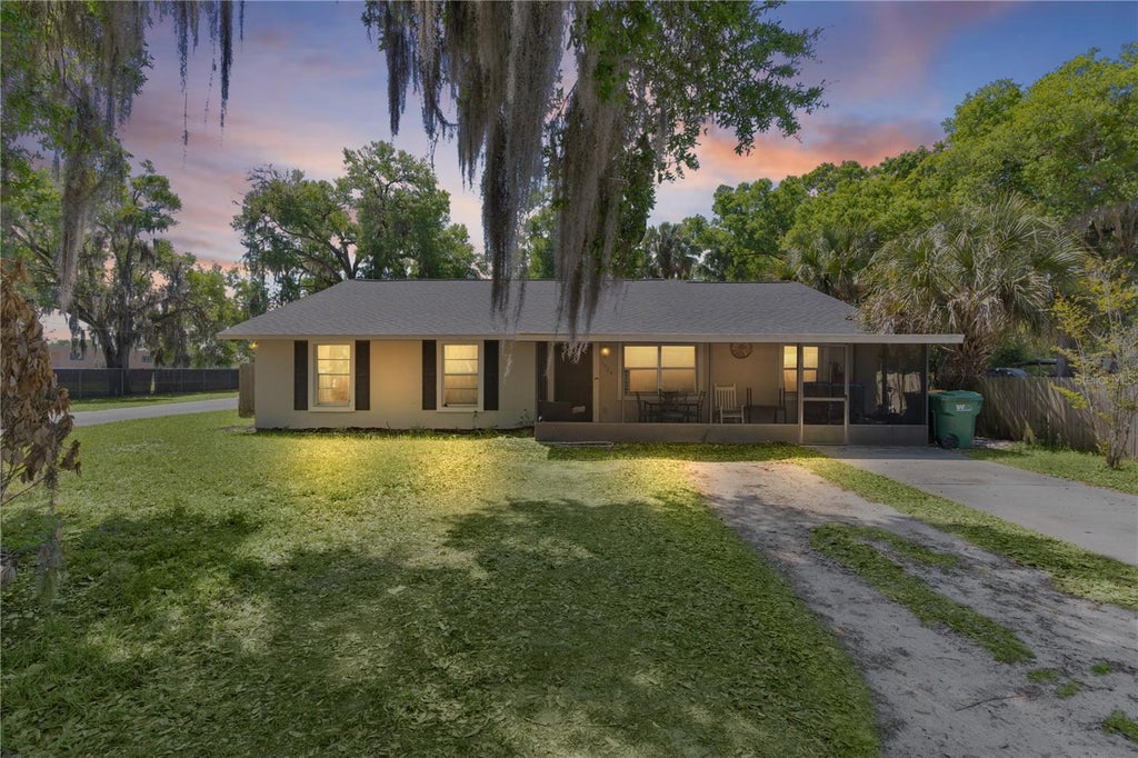 Photo of 1124 N Grant Avenue, Mount Dora, FL 32757 (MLS # O6443720)