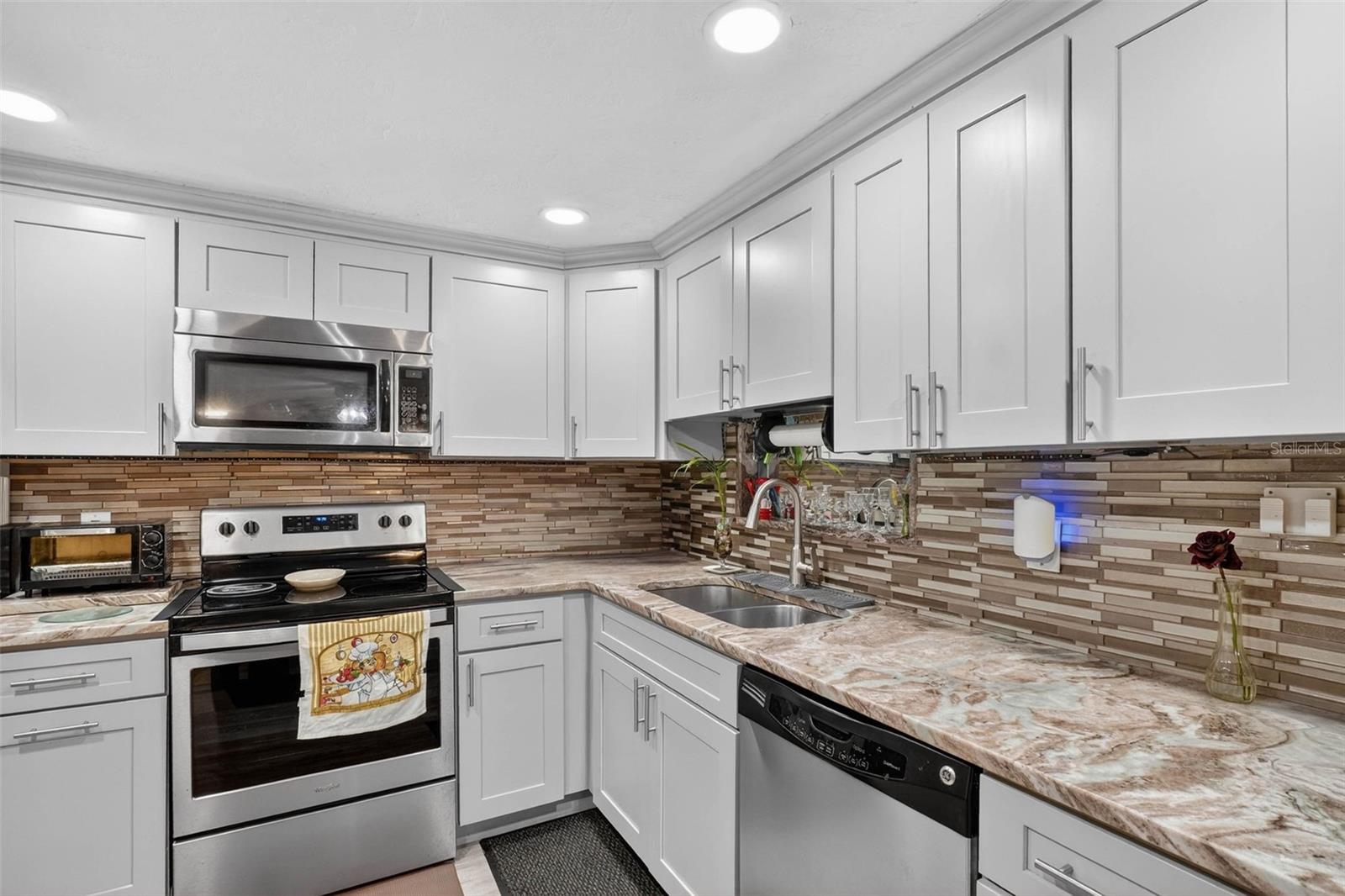 ALOHA GARDENS - Residential