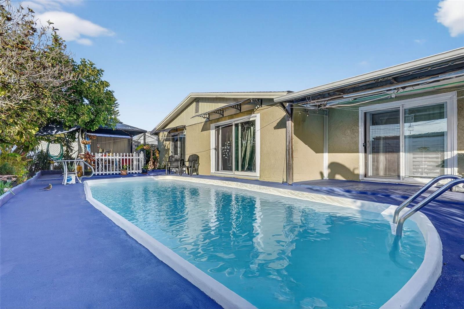 ALOHA GARDENS - Residential