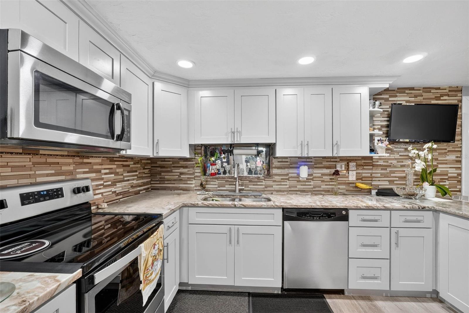 ALOHA GARDENS - Residential