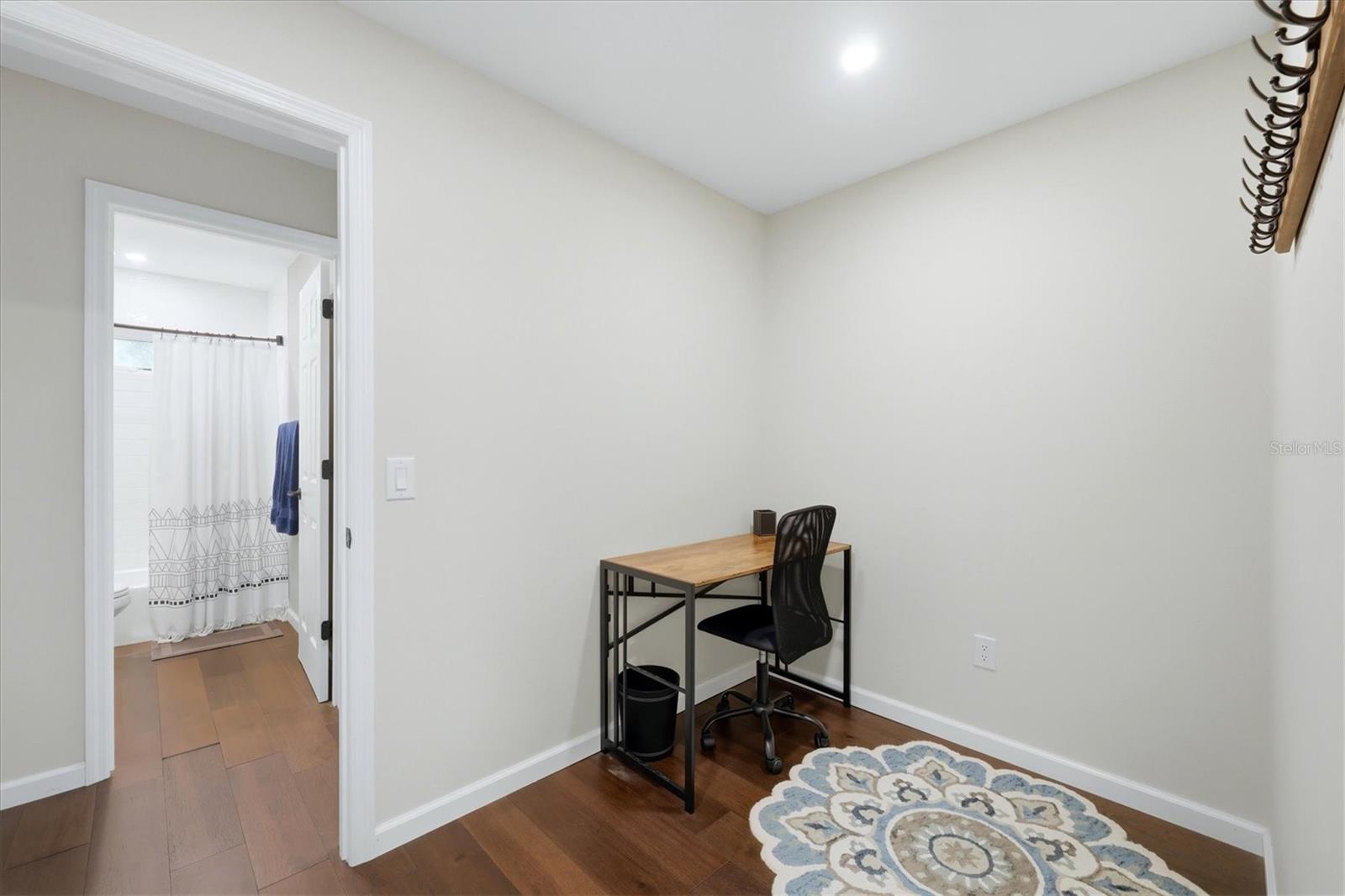 SOUTH VENICE - Residential