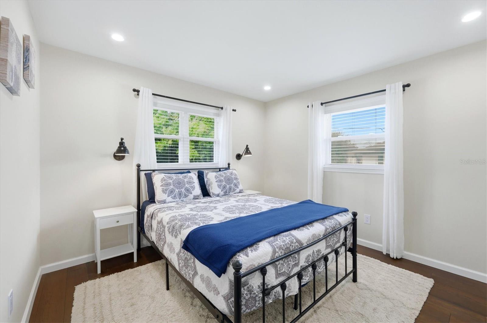 SOUTH VENICE - Residential