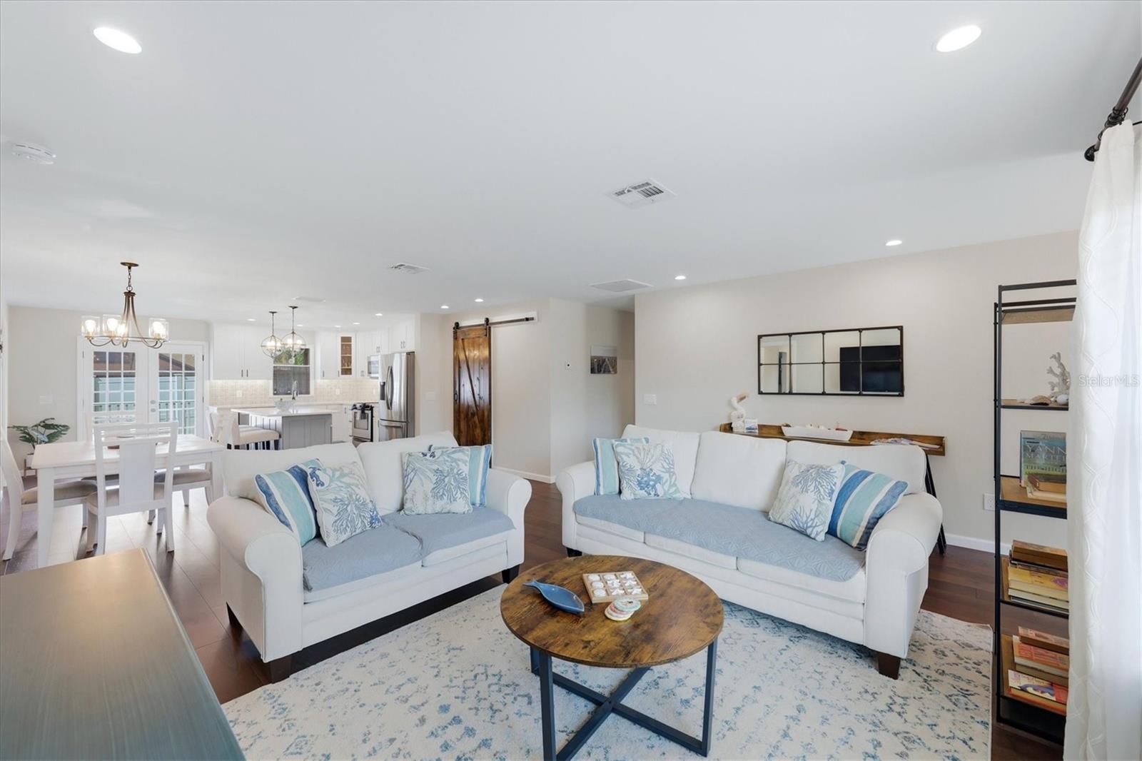 SOUTH VENICE - Residential