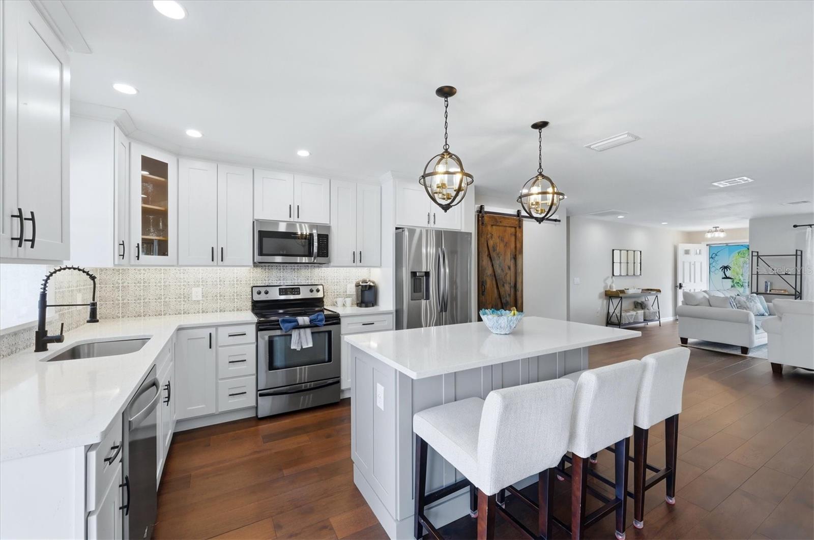 SOUTH VENICE - Residential