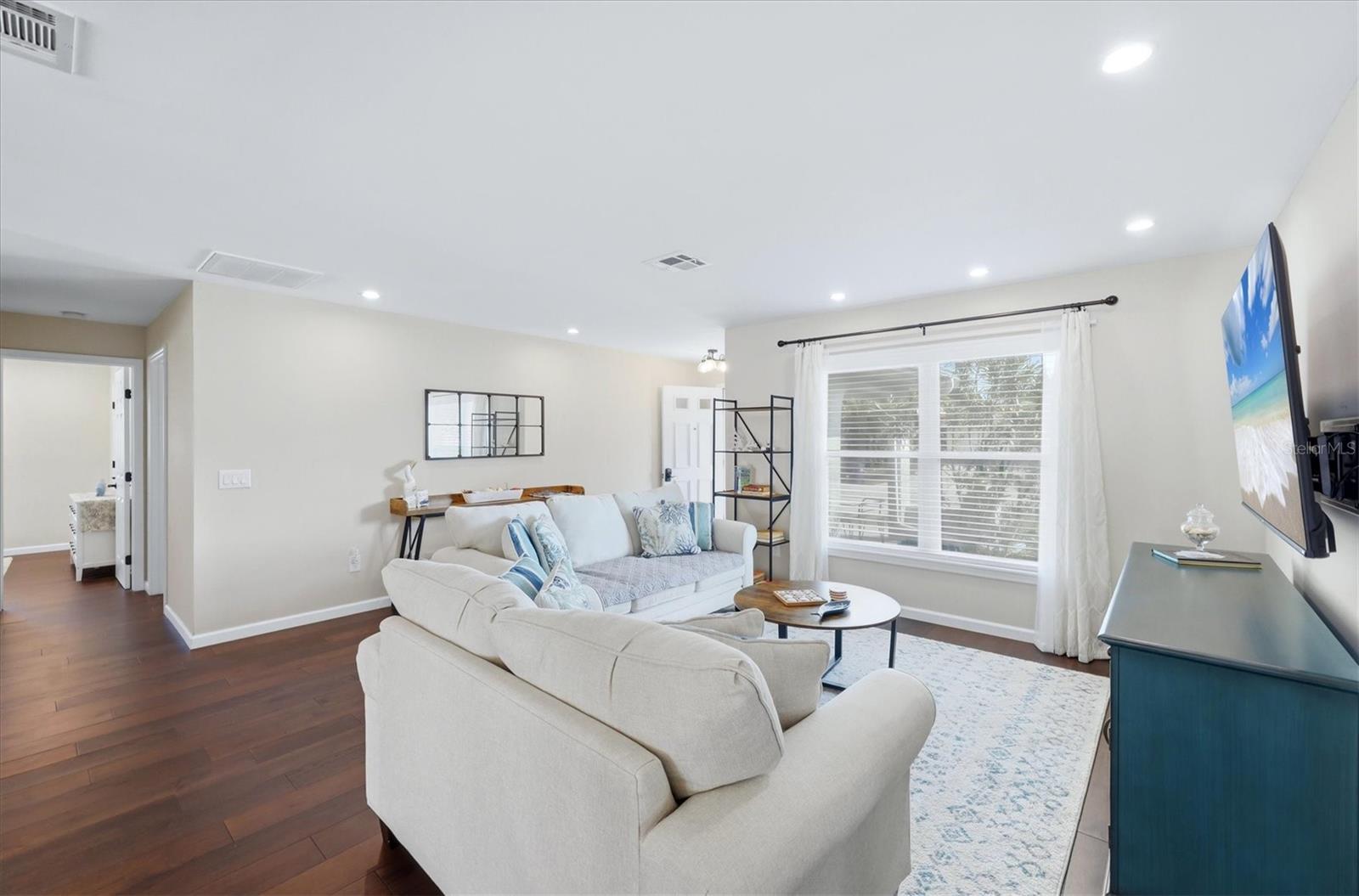 SOUTH VENICE - Residential