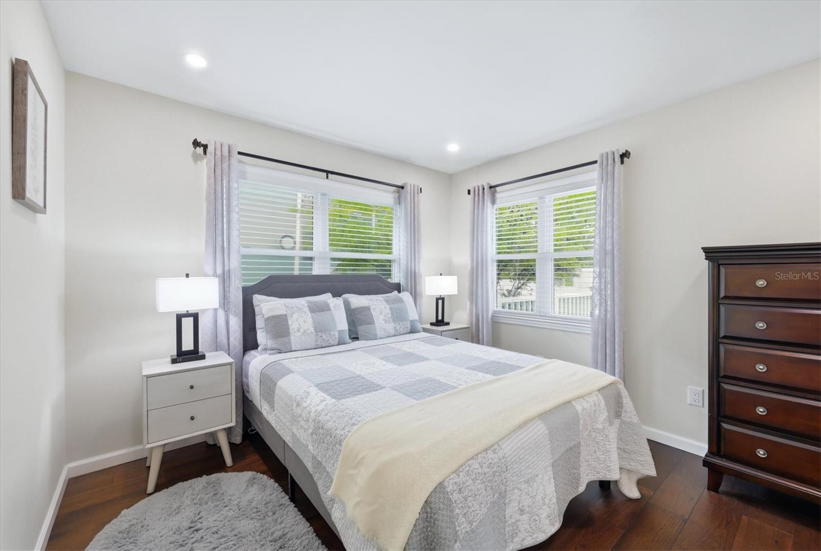 SOUTH VENICE - Residential