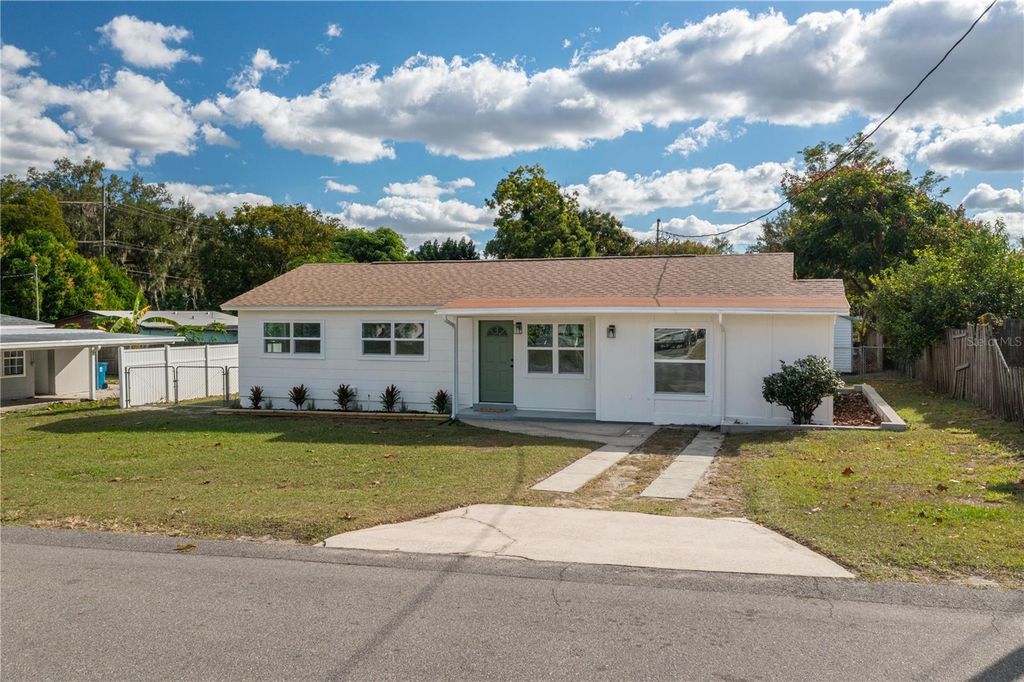 Photo of 518 3rd St St NE, Fort Meade, FL 33841 (MLS # L4958027)