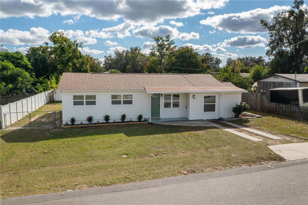 Photo of 518 3rd St St NE, Fort Meade, FL 33841 (MLS # L4958027)