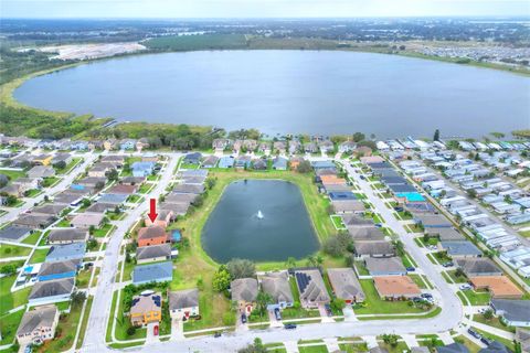 A home in WINTER HAVEN