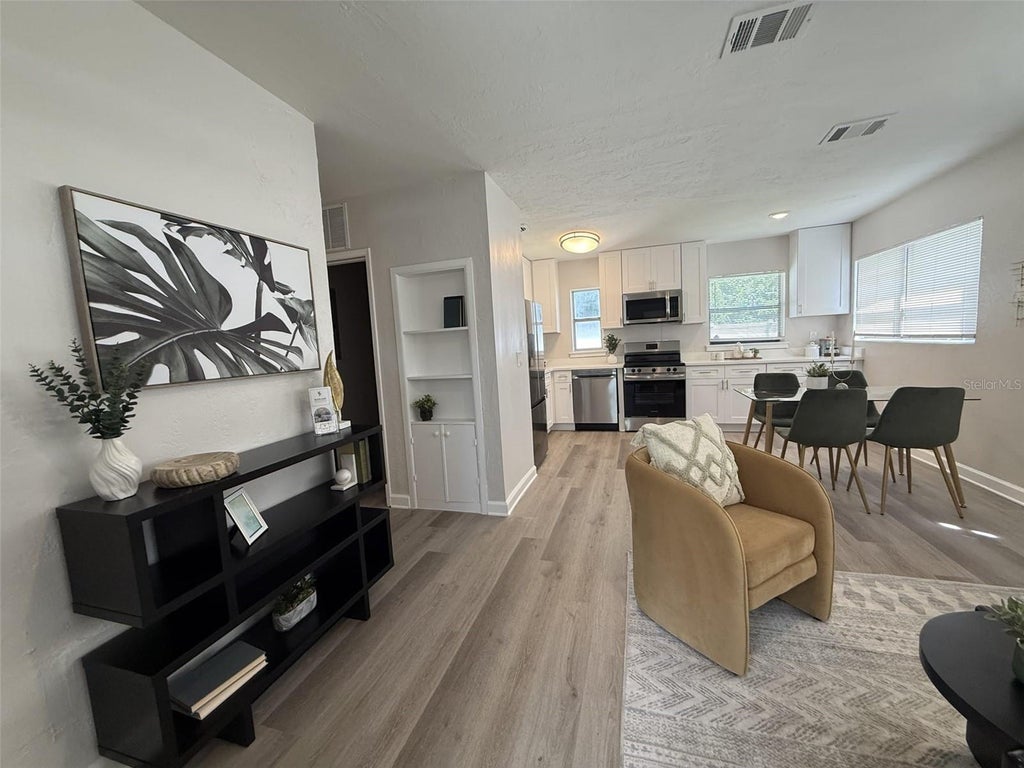 Photo of 327 Barbara Circle, Belleair, FL 33756 (MLS # S5156453)