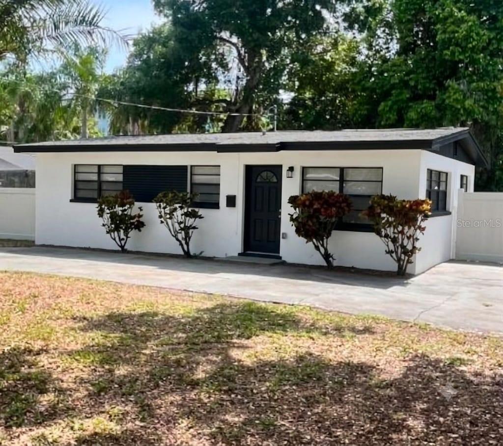 Photo of 327 Barbara Circle, Belleair, FL 33756 (MLS # S5156453)