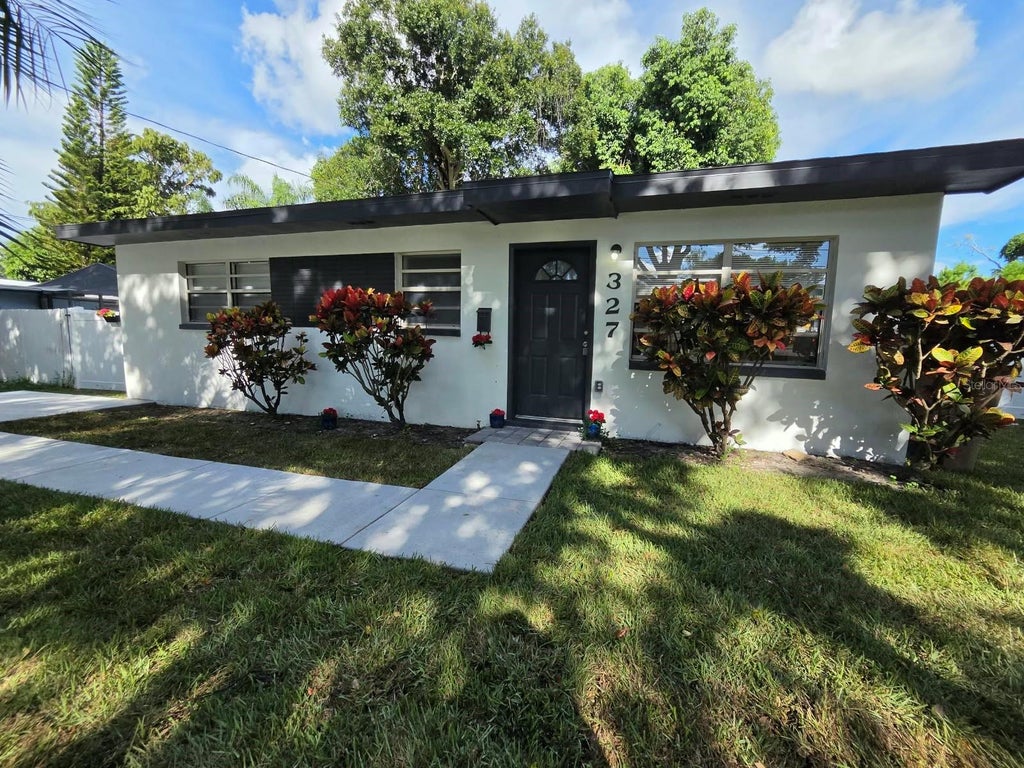 Photo of 327 Barbara Circle, Belleair, FL 33756 (MLS # S5156453)