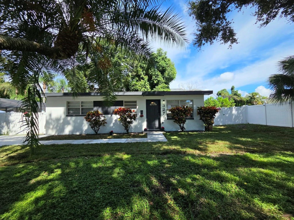 Photo of 327 Barbara Circle, Belleair, FL 33756 (MLS # S5156453)