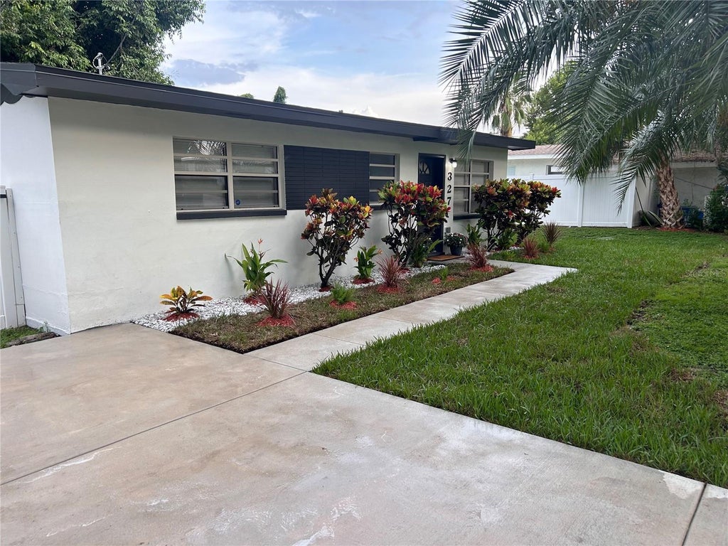 Photo of 327 Barbara Circle, Belleair, FL 33756 (MLS # S5156453)