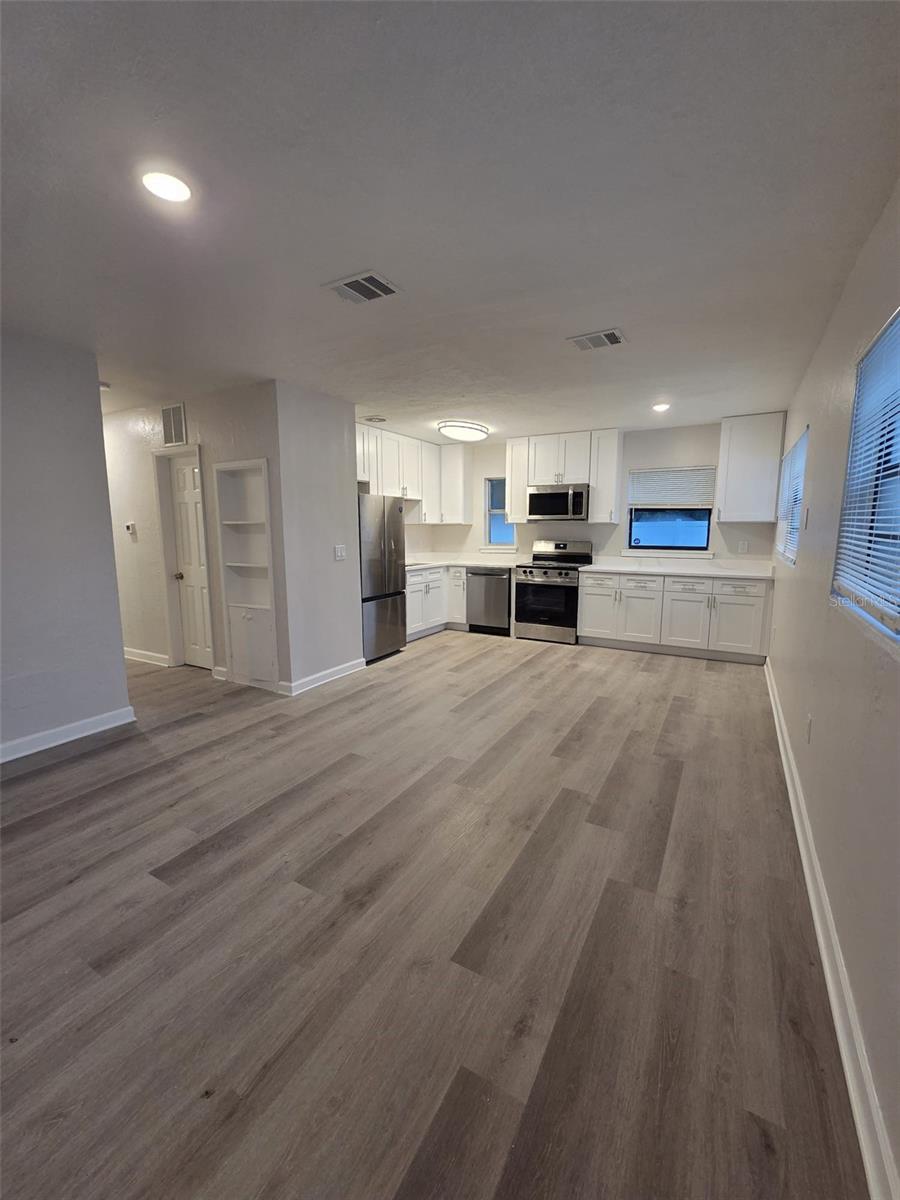 Photo of 327 Barbara Circle, Belleair, FL 33756 (MLS # S5156453)
