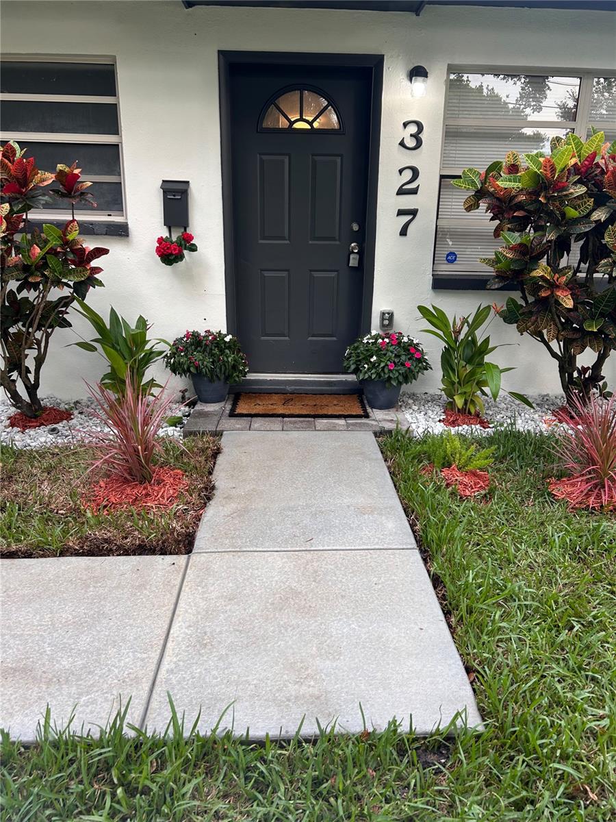 Photo of 327 Barbara Circle, Belleair, FL 33756 (MLS # S5156453)